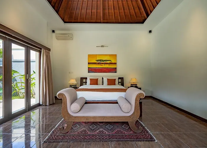 Bali Lotus Villa *