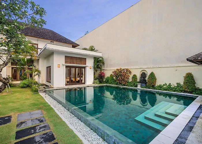 Bali Lotus Villa *
